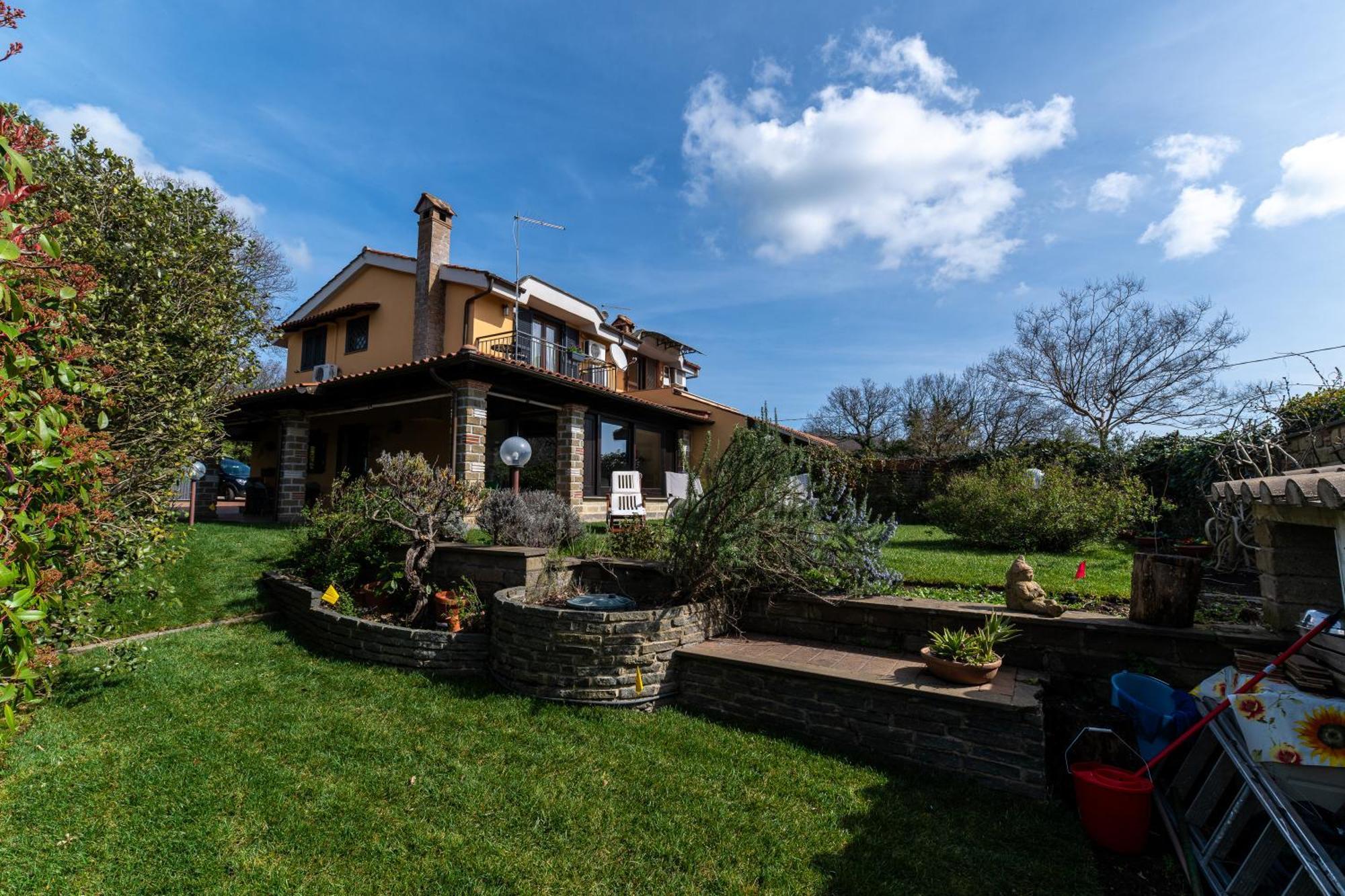 A Casa Di Fio' Villa เตรวินญาโน โรมาโน ภายนอก รูปภาพ